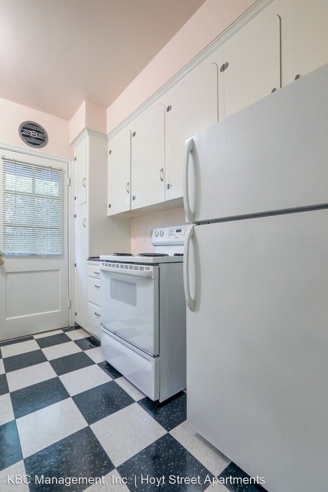 Building Photo - 4405-4527-4527 NE Hoyt St