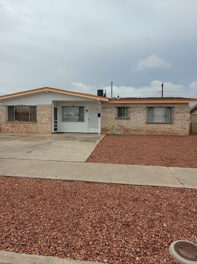 Building Photo - 7109 Lemon Tree Ln