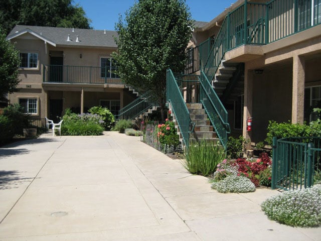 BELLA VISTA Apartments - 1145 Meadow Ln