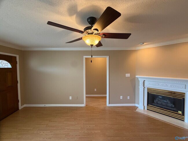 Building Photo - 1524 Forestview Dr SW