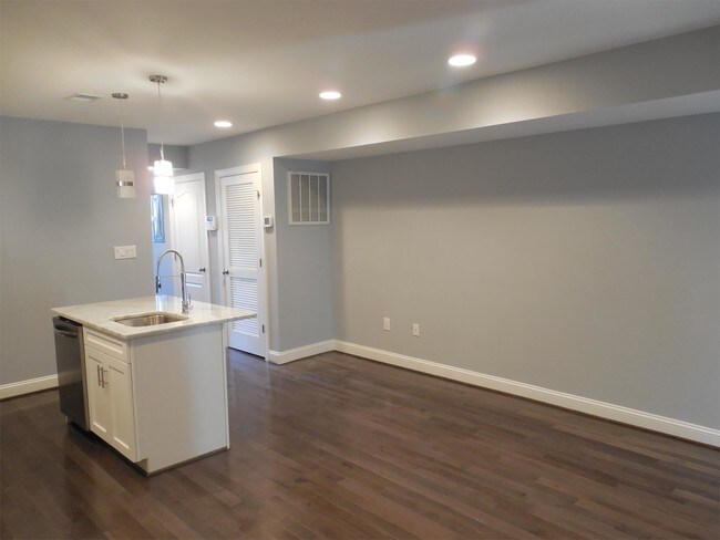 Foto del edificio - 710 Shepherd Rd NW