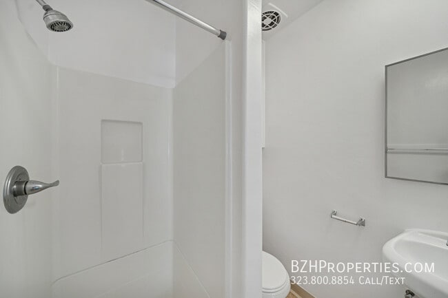 Foto del edificio - 2038 S Holt Ave