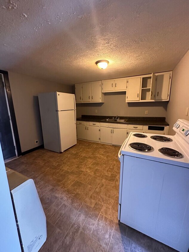 Building Photo - 2 Bed 1 Bath House