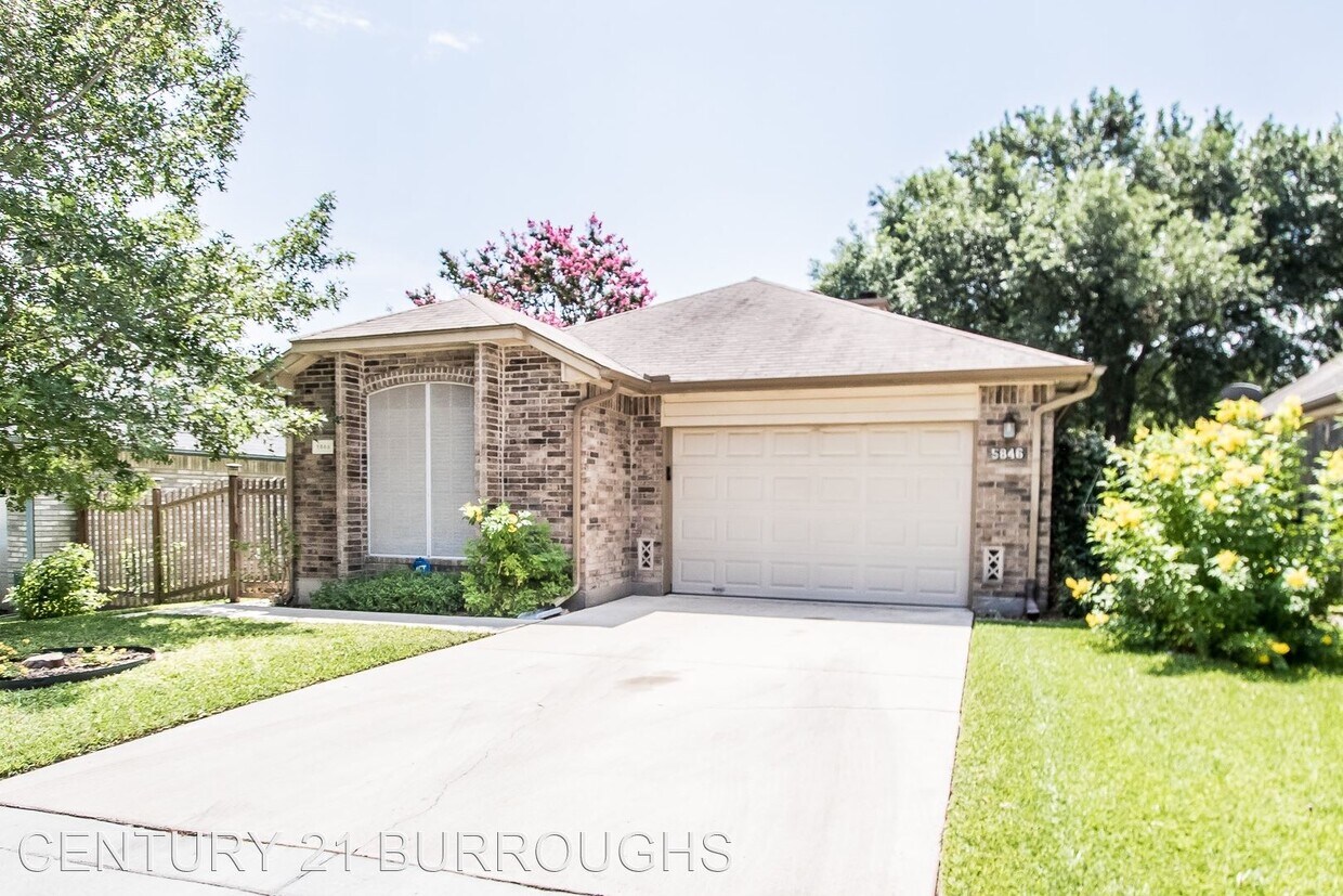 Foto principal - 3 br, 2 bath House - 5846 Spring Cabin