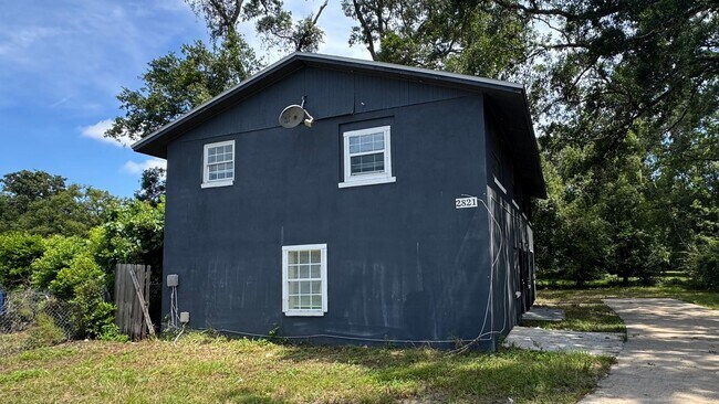 Foto del edificio - 2821 Moncrief Rd