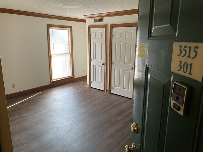 Building Photo - 3515 Ivy Commons Dr