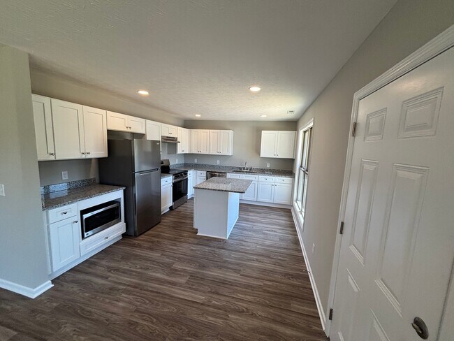 Building Photo - 169 Apache Ln