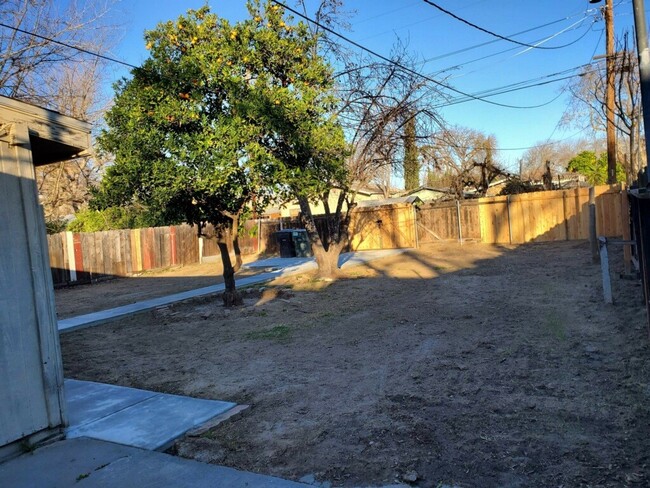 Backyard/1 car parking area - 409 Alturas Ave