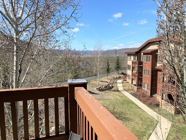 Photo - Perfectly Located Crestview Condo - Fully ...