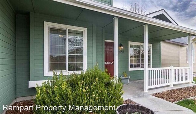 Building Photo - 4 br, 2.5 bath House - 480 E. Blue Heron