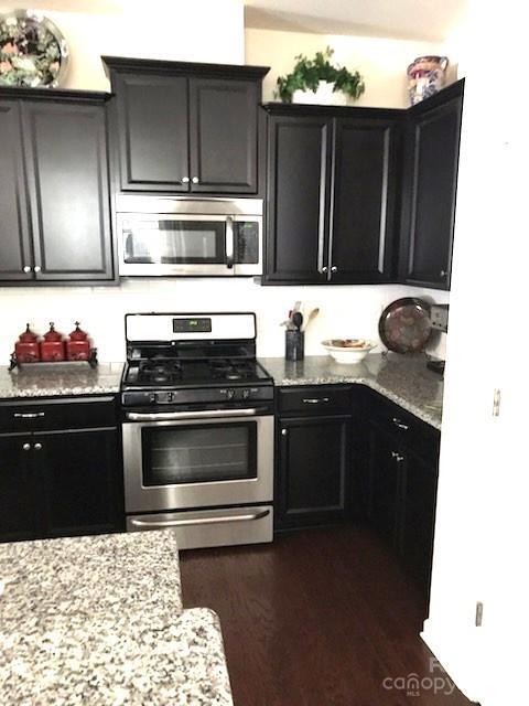 Building Photo - 8039 Scarlet Oak Ter