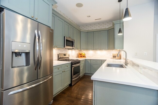 Building Photo - 1324 W Pratt Blvd