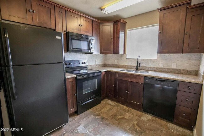 Foto del edificio - 1161 W 5th St