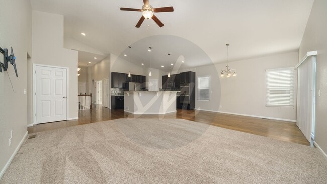 Foto del edificio - Spacious 4-Bedroom Home with Bonus Room and Full Basement!