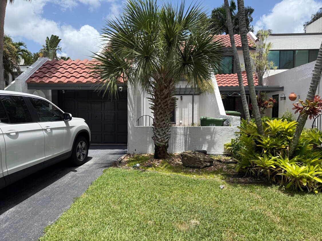 Foto principal - 16363 Fern Dr
