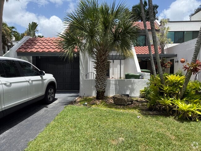 Building Photo - 16363 Fern Dr