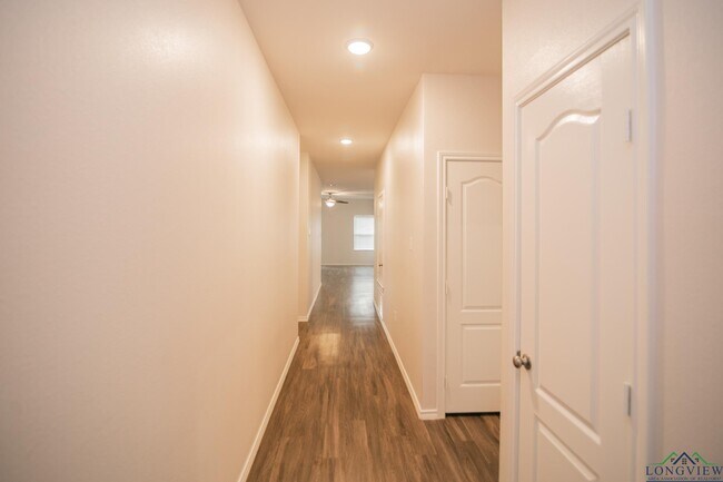 Building Photo - 1123 Mission Creek Dr