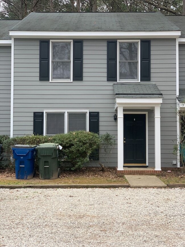 Building Photo - 720 Powell Dr