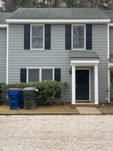 Building Photo - 720 Powell Dr