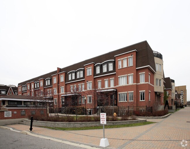 Building Photo - Spring Garden Town Homes