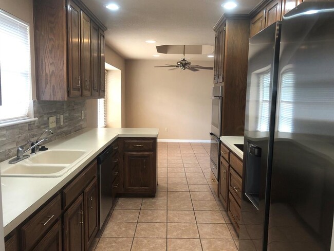 Building Photo - 506 Meadow Creek Dr