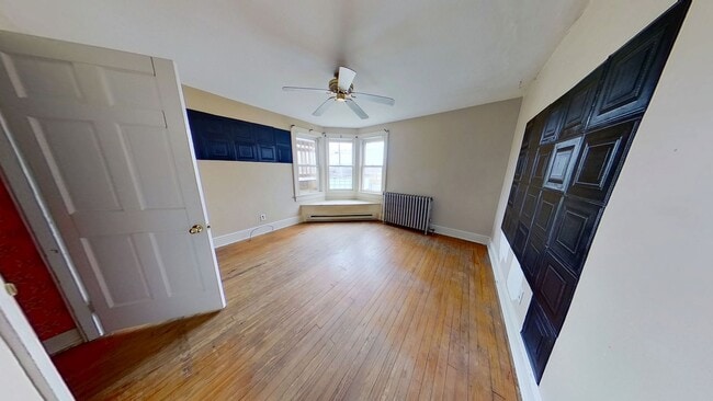 Building Photo - Spacious 2-Bedroom First Floor Apartment