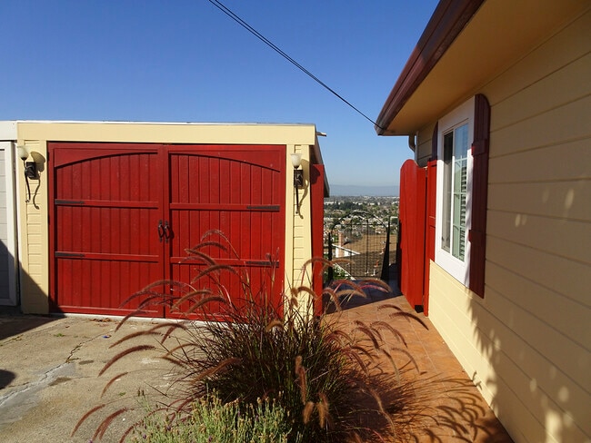 Left Side of House Garage - 2043 Altamont Rd