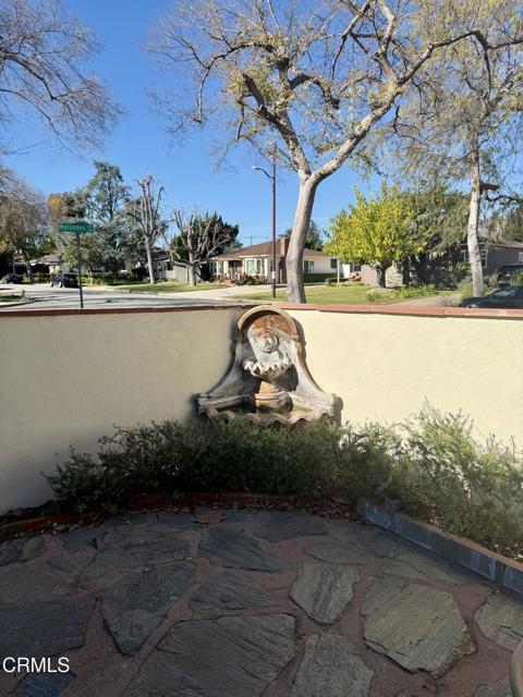 Foto del edificio - 630 Mercedes Ave