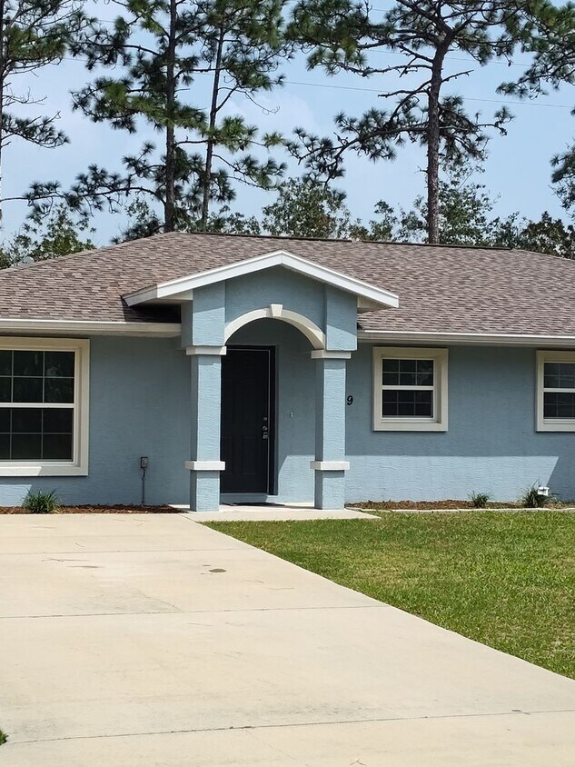 Foto principal - Charming 2BR/2BA Duplex in Citrus Springs ...