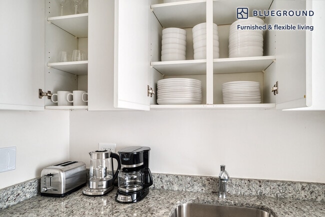 Building Photo - 175 E 96th St