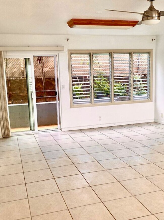 Building Photo - 202 - CA