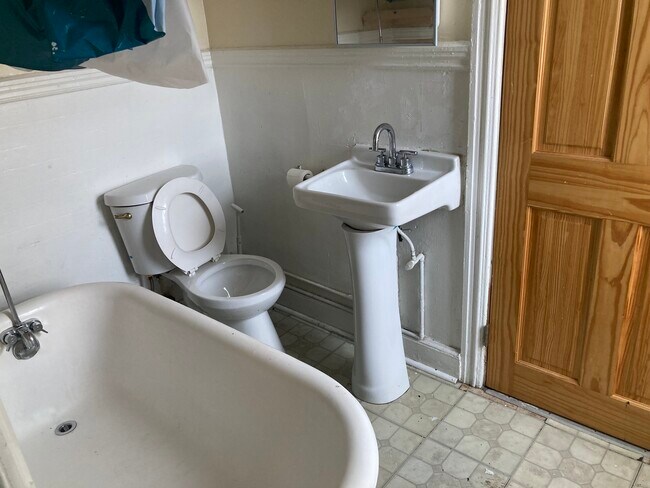 Foto del edificio - 509 Chalkstone Ave