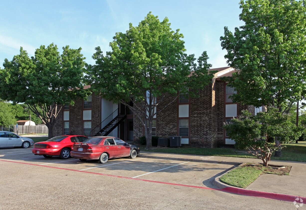 Eastwood Apartments Midlothian, TX