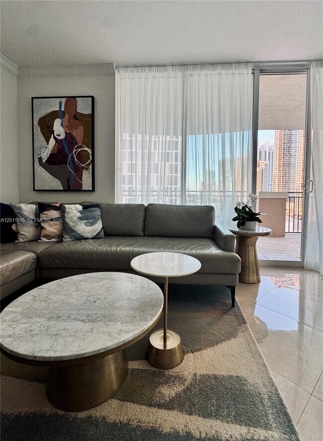 Foto del edificio - 17555 Atlantic Blvd