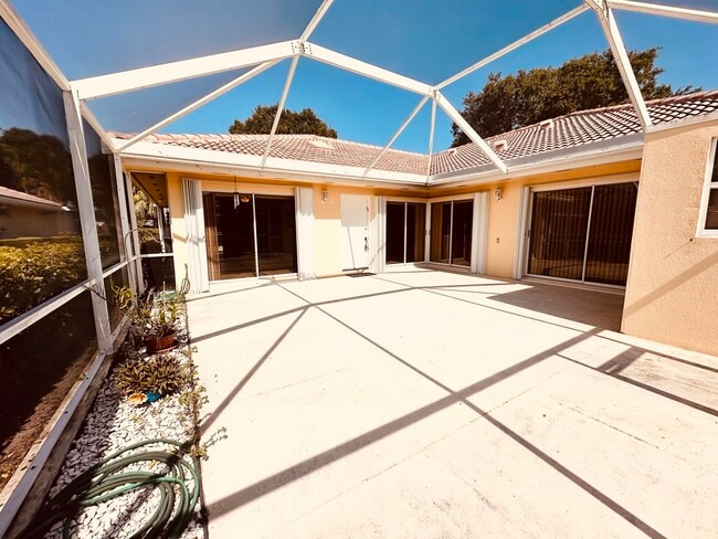 Foto del edificio - 9157 Sun Terrace Cir