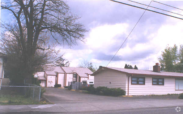 Primary Photo - 11875 SW Allen Blvd