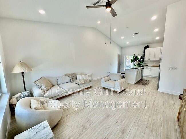 Building Photo - 584 Flamingo Rd