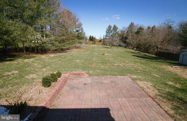 Building Photo - 43594 Hay Rd