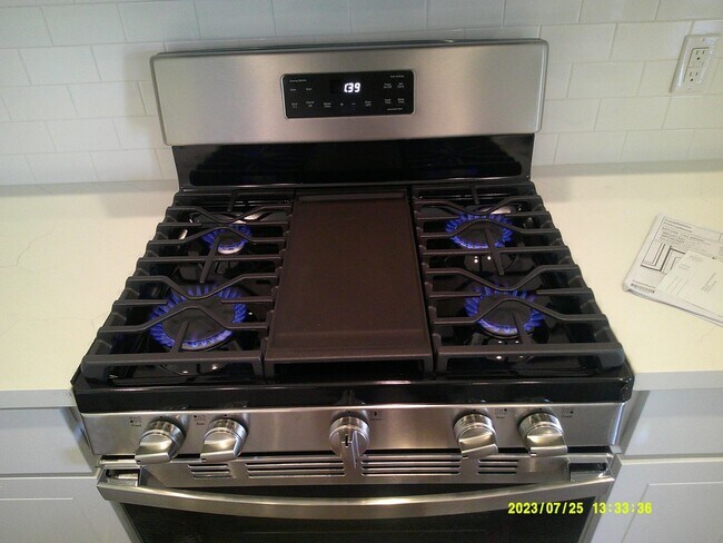 Foto del edificio - ****MOVE IN SPECIAL!**** 1ST MONTH RENT IS...