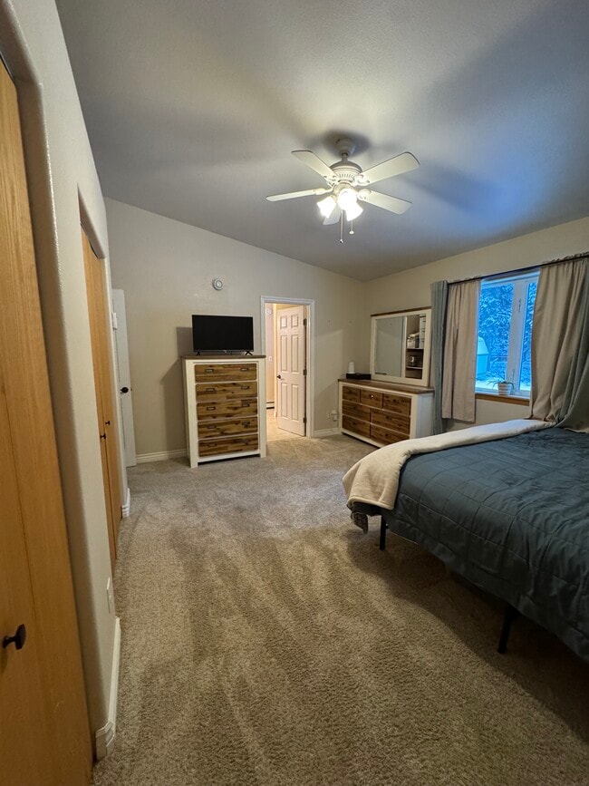 Building Photo - 580 Orion Dr