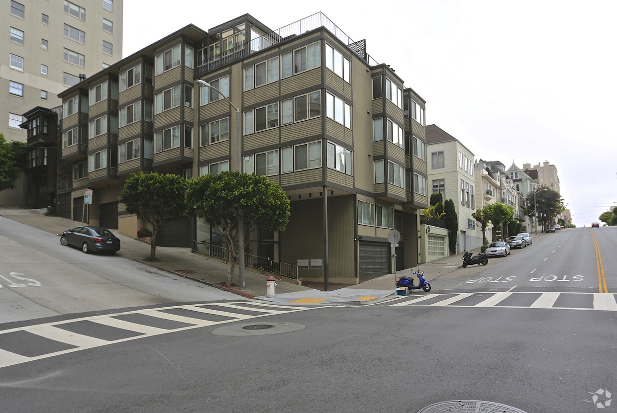 Primary Photo - 2001 Broadway St