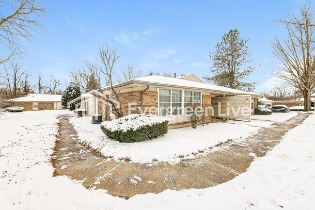 Foto del edificio - 5714 Troy Villa Blvd