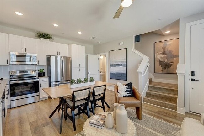 Building Photo - 3901 Constantine Dr