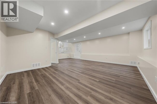 Building Photo - 716 Karlsfeld Rd
