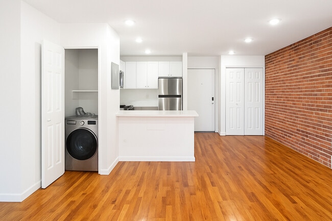 Building Photo - Kenmore Apartments