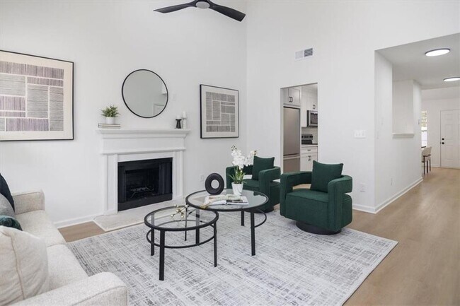 Foto del edificio - 4033 Ravenwood Ct