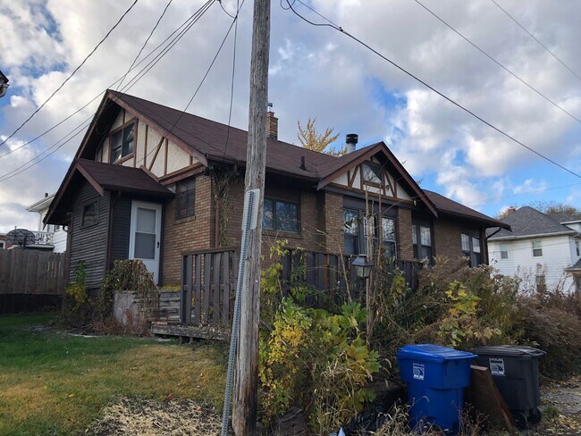 Building Photo - 3 bedroom home