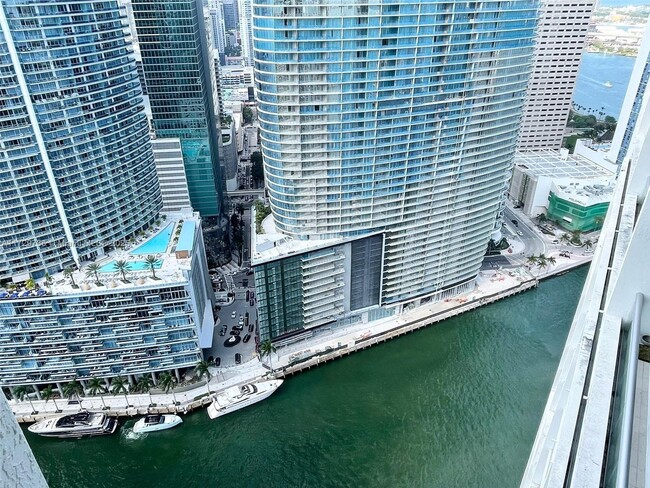 Foto del edificio - 475 Brickell Ave