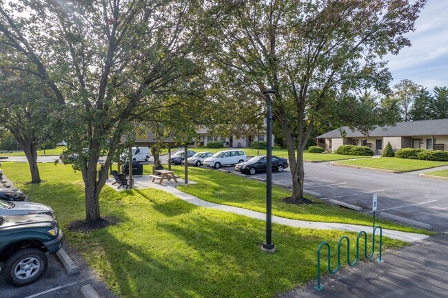 Foto del edificio - 2544 Bradford Ct