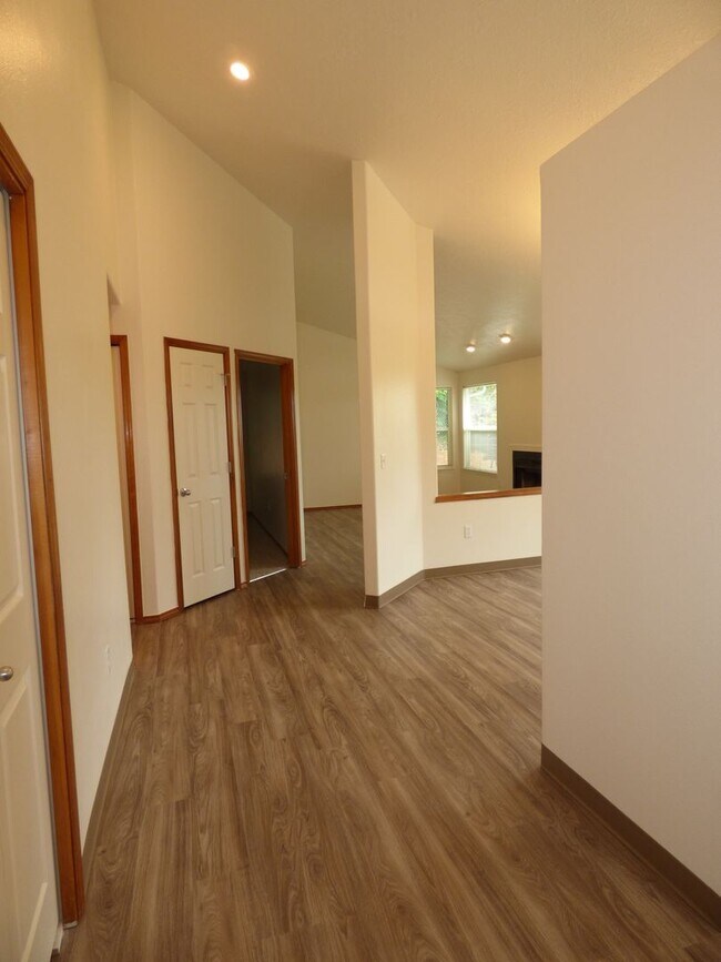 Foto del edificio - Rent Special: 1/2 Off July's Rent!! 3 bed 2 bath House in South Salem!